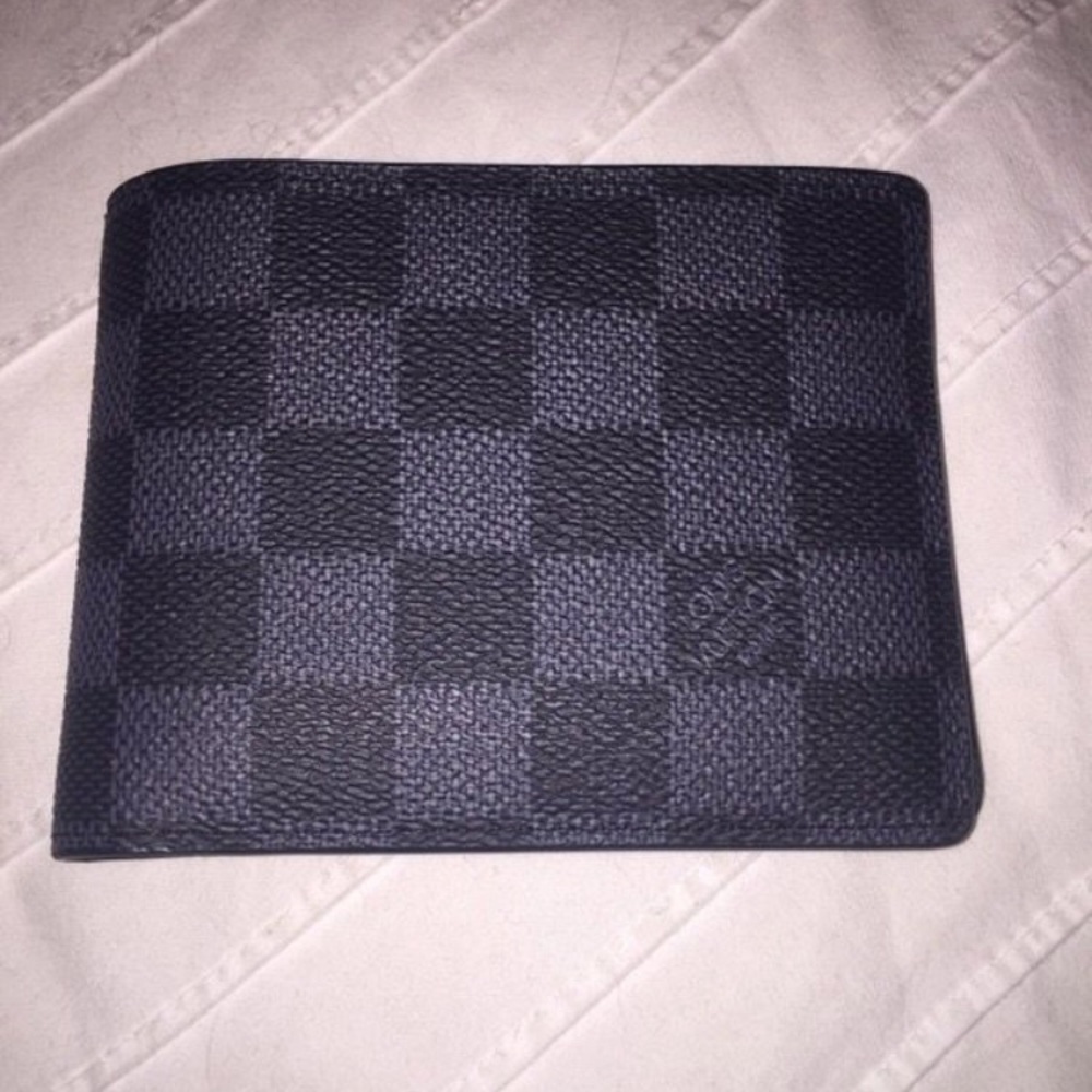 Men's LV Wallet.